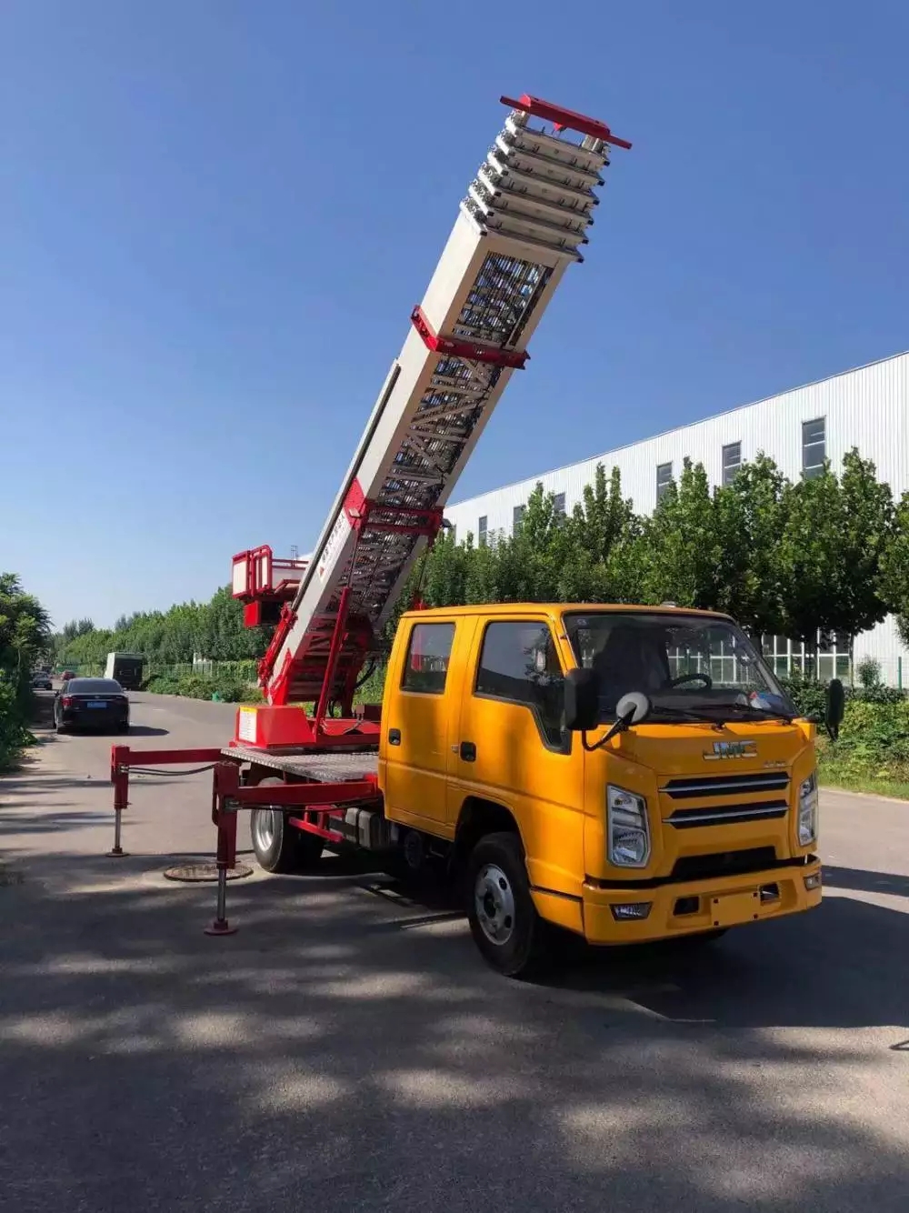 衡水桃城附近的云梯车出租服务：轻松解决高空作业需求