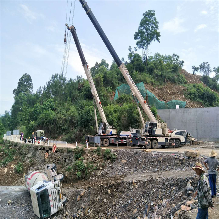 衡水桃城汽车掉沟里叫吊车救援要多少钱